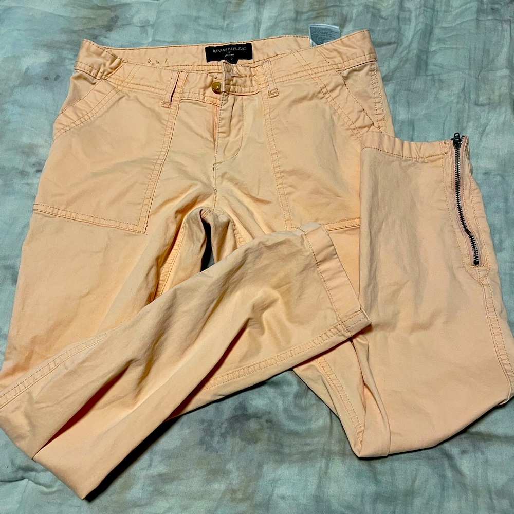 Banana Republic Ryan fit peach coloured pants size 2 NWOT
